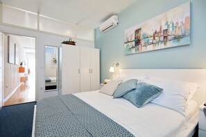 2 chambres, bureau, fer et planche à repasser, literie fournie