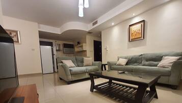 Deluxe Townhome | 2 bedrooms, in-room safe, free WiFi