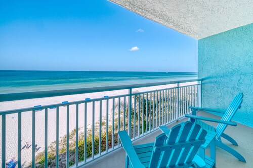 DIRECT BEACHFRONT! SWIMMING POOL!