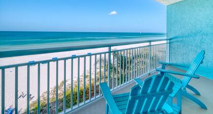 DIRECT BEACHFRONT! SWIMMING POOL!