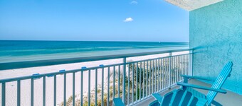 DIRECT BEACHFRONT! SWIMMING POOL!
