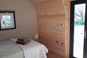 Studio - Hornbeam Eco Cabin - Sleeps 2 - Valley View (Launceston)