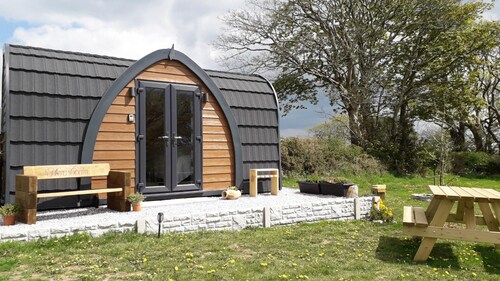 Hornbeam Eco Cabin - Sleeps 2 - Valley View
