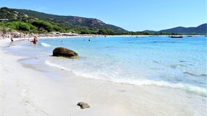On the beach - Casa di Toro, facing the sea, rated 4 *, swimming pools, Palombaggia beaches 1.9KM. (Porto-Vecchio)