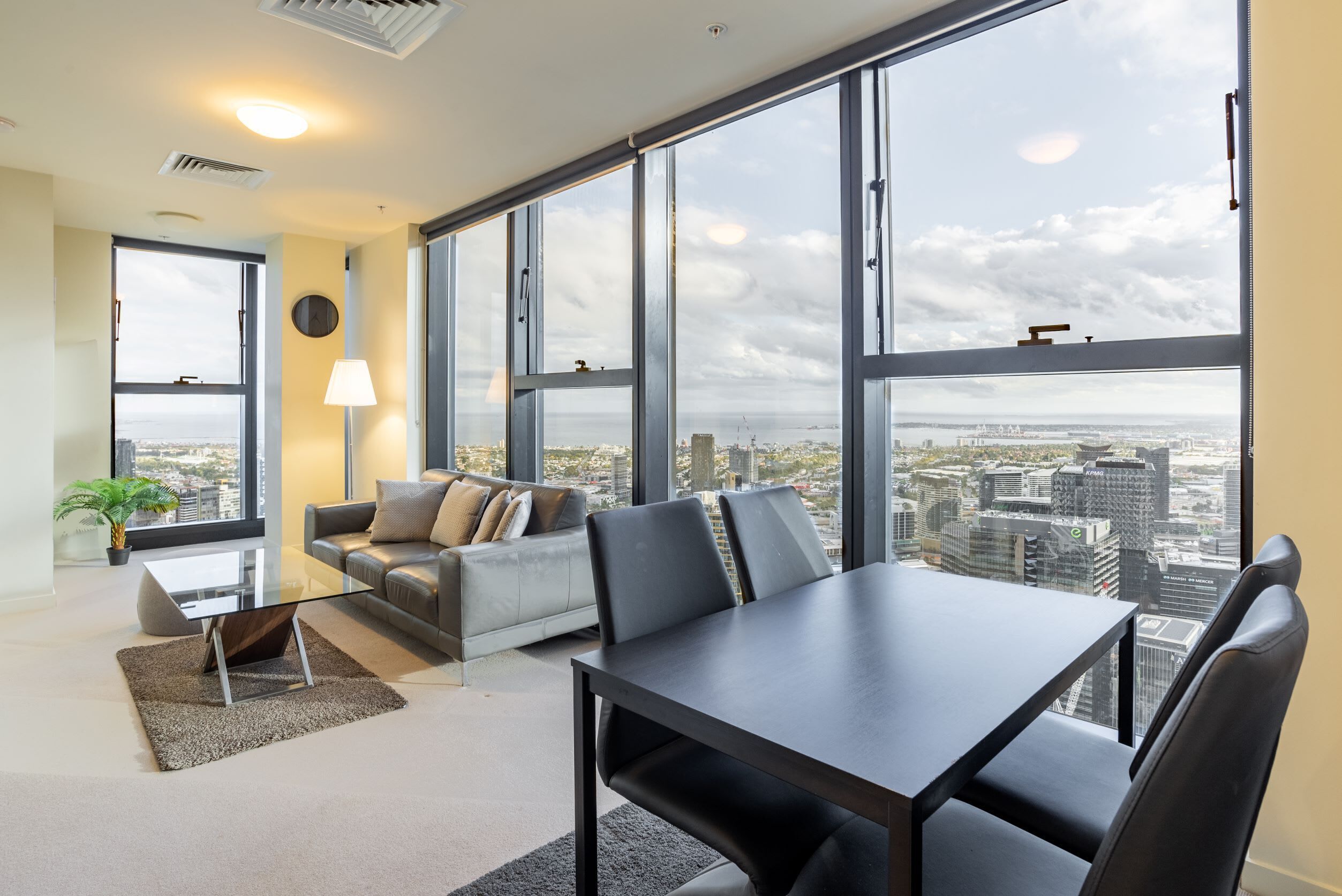 2BR Apartment in the Heart of Docklands