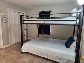 2 chambres, fer et planche à repasser, Wi-Fi, draps fournis