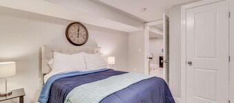 DC Rowhome + HUGE Roofdeck & Parking ✲ 4br - 3.5ba