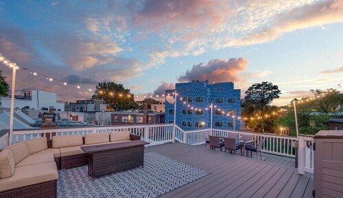 DC Rowhome + HUGE Roofdeck & Parking ✲ 4br - 3.5ba