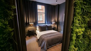 2 bedrooms, iron/ironing board, WiFi, bed sheets - Midnight | The Heim Residences (Manchester)