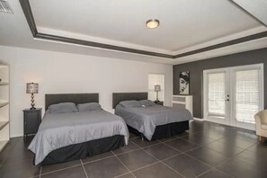 4 bedrooms, iron/ironing board, WiFi, bed sheets