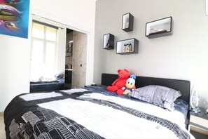 2 bedrooms, iron/ironing board, WiFi, bed sheets
