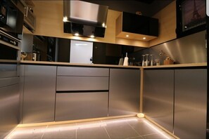 Microwave, dishwasher, coffee/tea maker, cookware/dishes/utensils - Ultra center rue pietonne (Cannes)