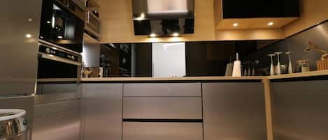Microwave, dishwasher, coffee/tea maker, cookware/dishes/utensils
