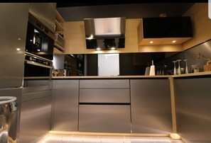 Microwave, dishwasher, coffee/tea maker, cookware/dishes/utensils