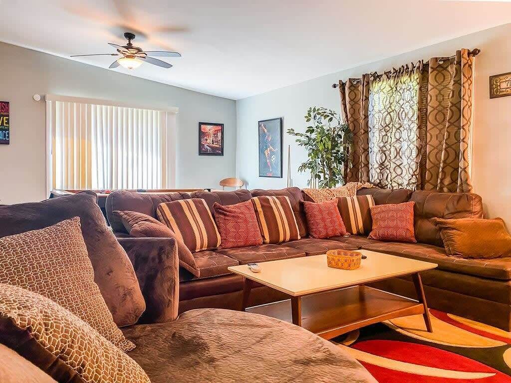 Easy Access to Downtown - The Blue Spring Oasis