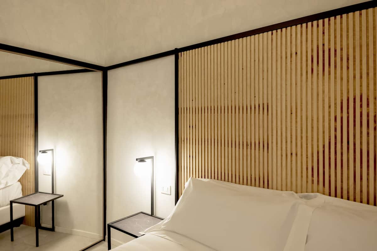 Executive studio suite | Een minibar, een kluis op de kamer, individueel gedecoreerd