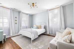 3 bedrooms, desk, iron/ironing board, free WiFi