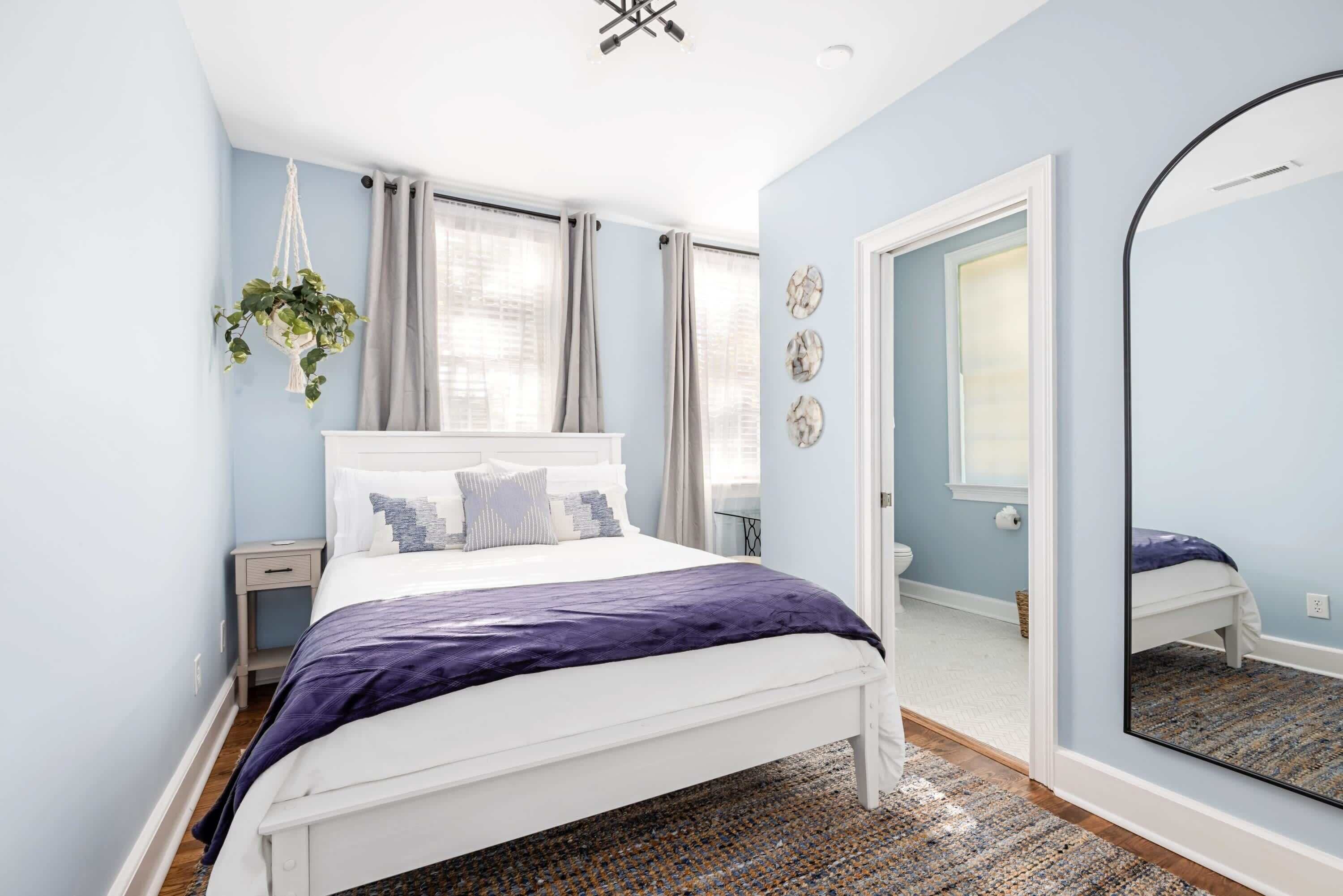 3 bedrooms, desk, iron/ironing board, travel cot