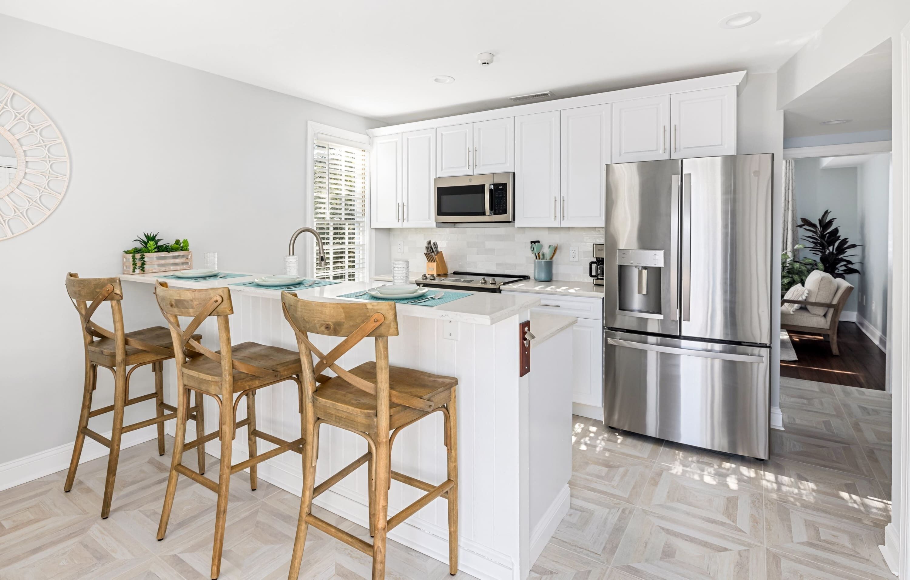 Geladeira, micro-ondas, fogão, cooktop