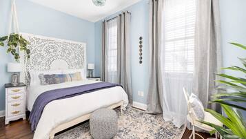 2 bedrooms, desk, iron/ironing board, WiFi