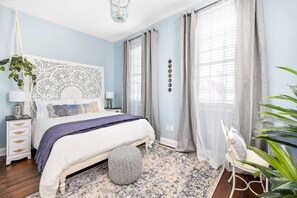 2 habitaciones, escritorio, tabla de planchar con plancha y wifi