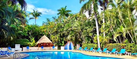 Piscina all'aperto, una piscina riscaldata