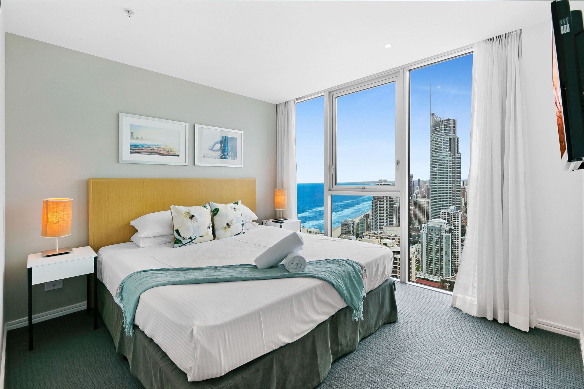 42nd Floor Apartment, Panoramic Views Above Hilton