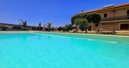 Villa in Scicli with exclusive pool, suitable for families.
