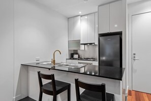 Fridge, oven, stovetop, dishwasher