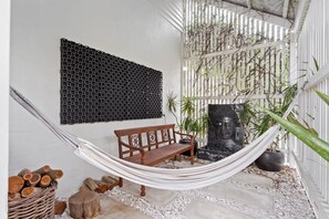 Terrace/patio - Beachfront 3-Bed with Private Pool & Fireplace (Warana)