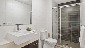 Bathtub, hair dryer, towels, shampoo