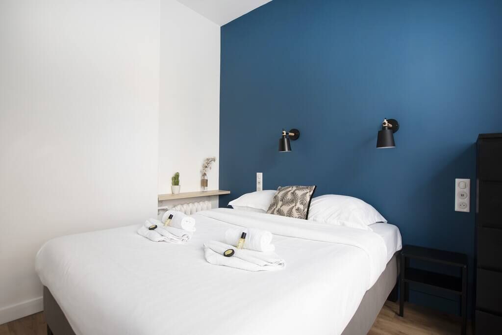 1 bedroom, desk, iron/ironing board, WiFi