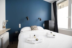 1 habitación, escritorio, tabla de planchar con plancha y wifi 