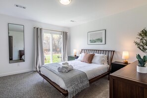 3 slaapkamers, een bureau, een strijkplank/strijkijzer, wifi