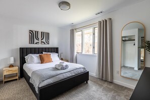 3 bedrooms, desk, iron/ironing board, WiFi