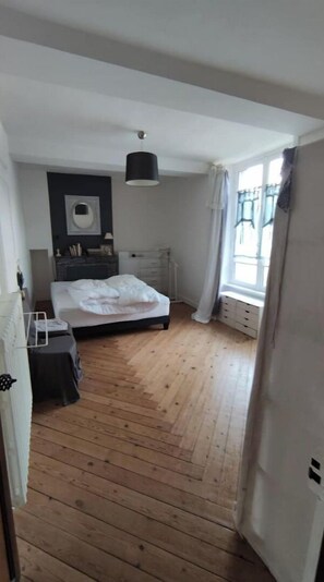 6 Schlafzimmer, Schreibtisch, Bügeleisen/Bügelbrett, kostenloses WLAN