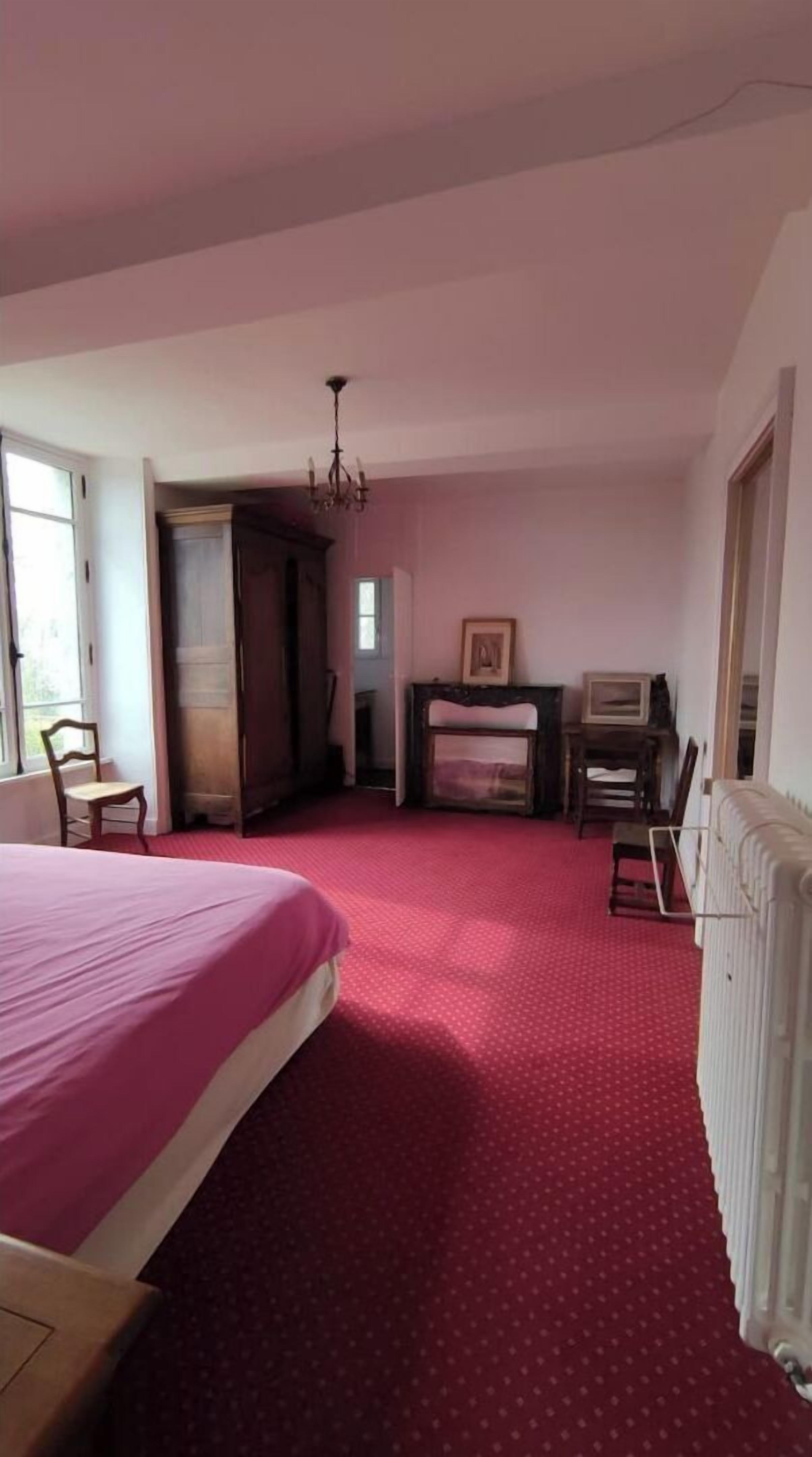6 Schlafzimmer, Schreibtisch, Bügeleisen/Bügelbrett, kostenloses WLAN