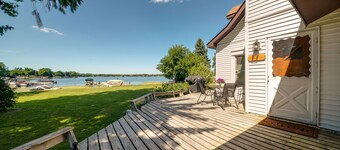 The Lodge, Sweet Waterfront Cottage, Separate Unit 