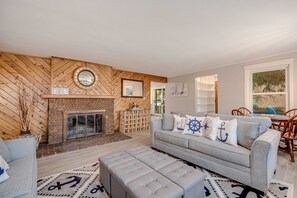 TV - The Lodge, Sweet Waterfront Cottage, Separate Unit  (Antioch)