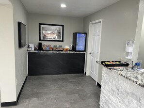 فطور أوروبي مجانًا يوميًا