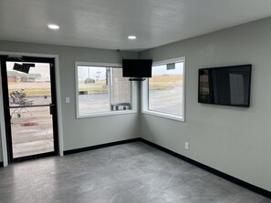 Lobby - Maple Tree Inn (Lebanon)