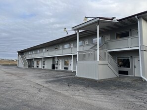 المنشأة من الخارج