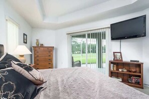 3 habitaciones, escritorio, tabla de planchar con plancha y wifi