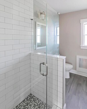 Shower, towels, toilet paper - Spring Lake Beach House (Spring Lake)