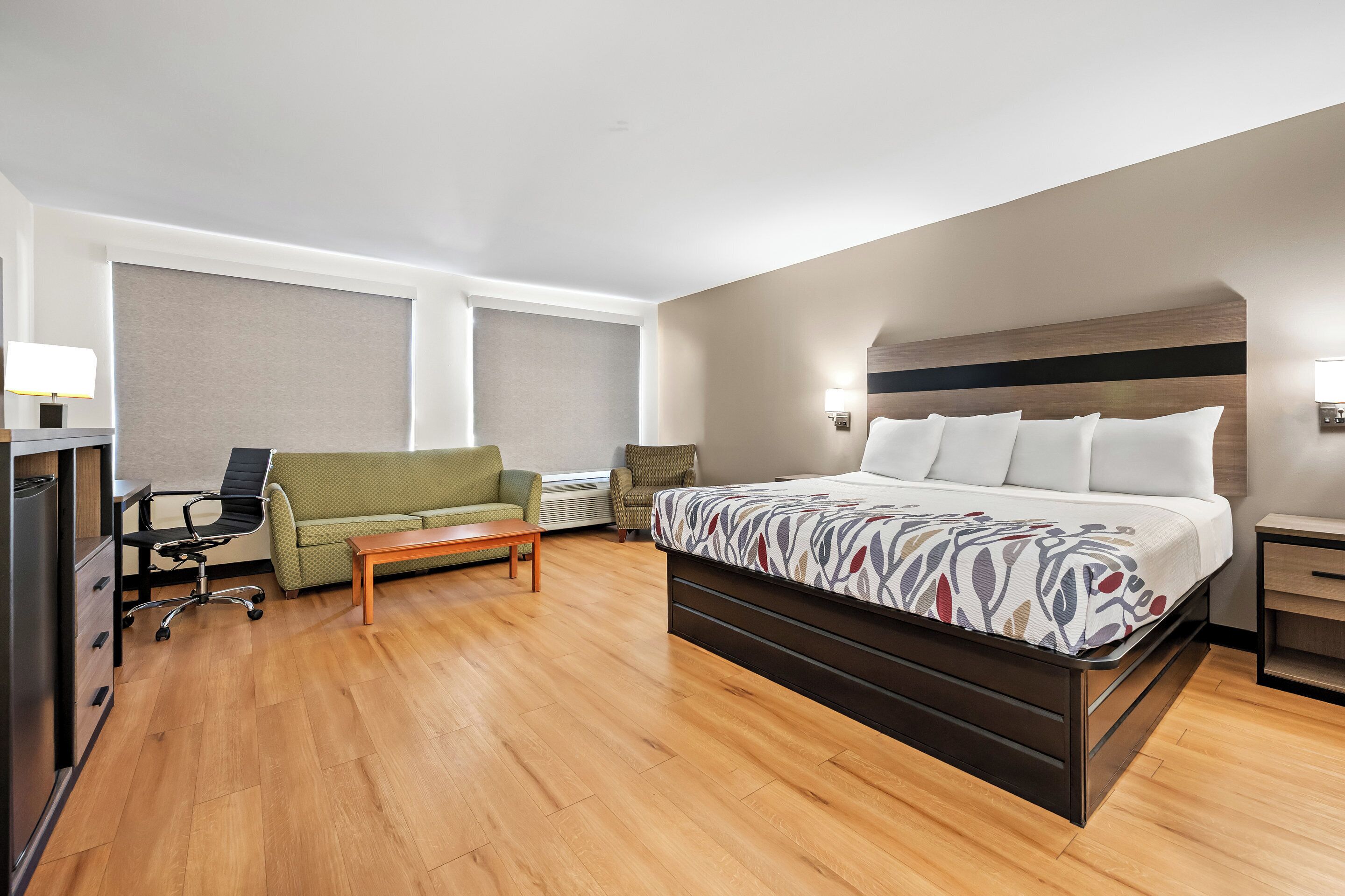 Suite, 1 King Bed, Non Smoking | Down comforters, desk, iron/ironing board, free WiFi