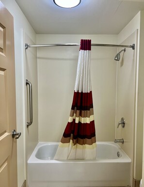 Escrivaninha, Wi-Fi de cortesia, roupa de cama