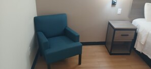 Cubrecamas, escritorio, tabla de planchar con plancha y wifi gratis 