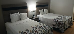 Deluxe-rum - 2 dubbelsängar - icke-rökare | Duntäcken, skrivbord, strykjärn/strykbräda och gratis wi-fi