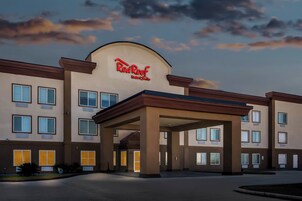 A Red Roof Inn & Suites building with a covered entrance and multiple windows.