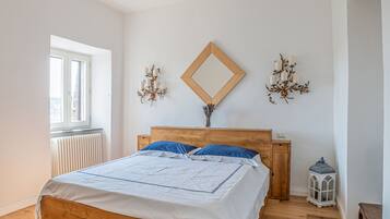2 bedrooms, bed sheets, wheelchair access